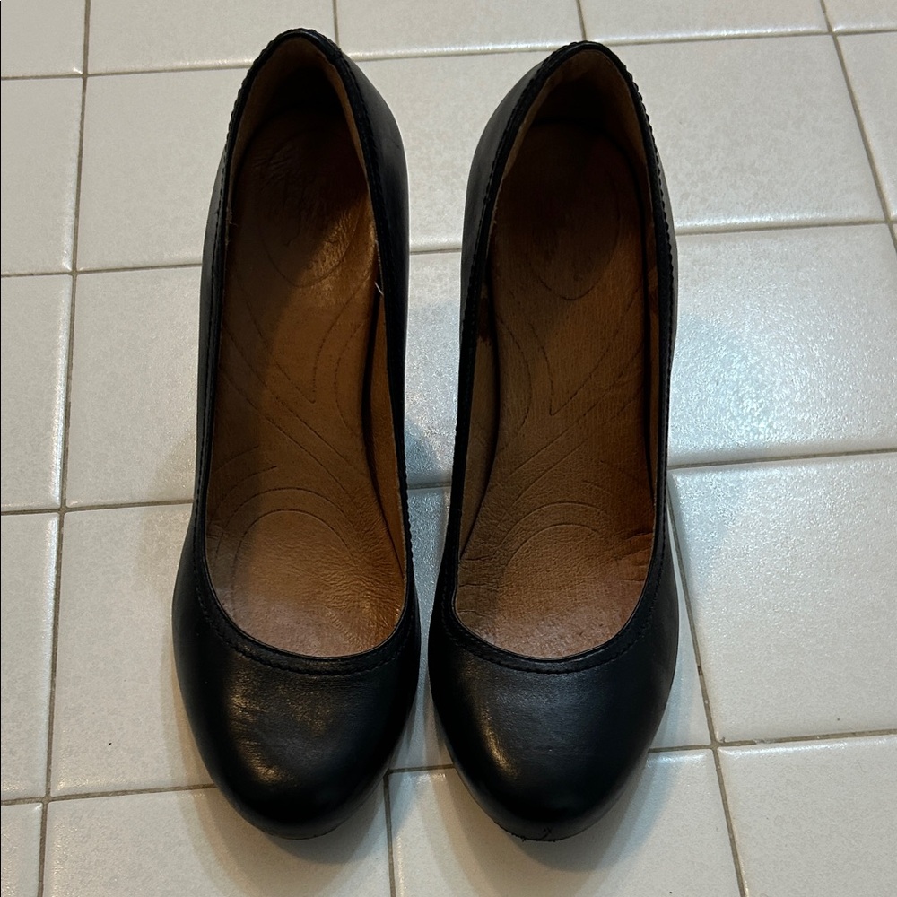 Clarks Indigo Classic Black Wedges